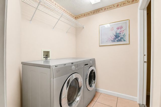 1059 Fairfax Circle W, Boynton Beach, FL 33436