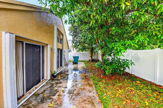 1059 Fairfax Circle W, Boynton Beach, FL 33436