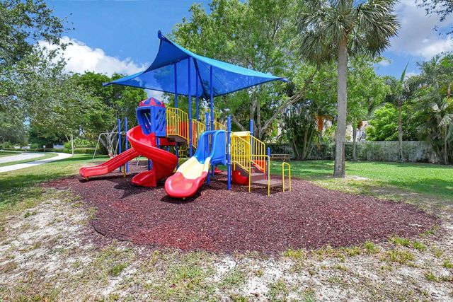 1059 Fairfax Circle W, Boynton Beach, FL 33436