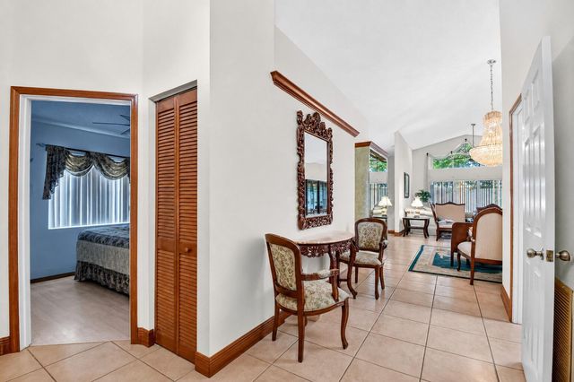 1059 Fairfax Circle W, Boynton Beach, FL 33436
