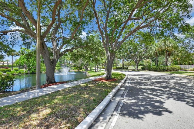 1059 Fairfax Circle W, Boynton Beach, FL 33436