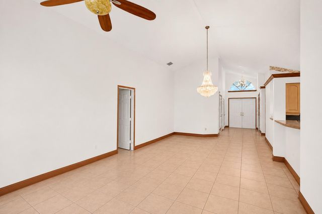1059 Fairfax Circle W, Boynton Beach, FL 33436