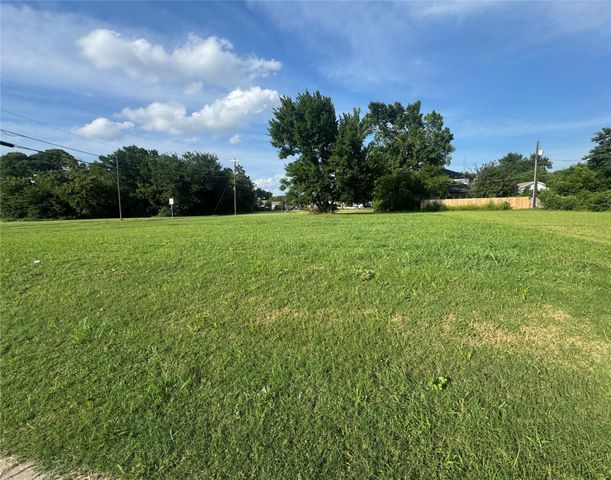 7902 Carbondale Street, Dallas, TX 75216
