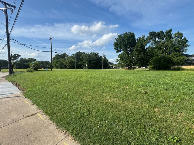 7902 Carbondale Street, Dallas, TX 75216