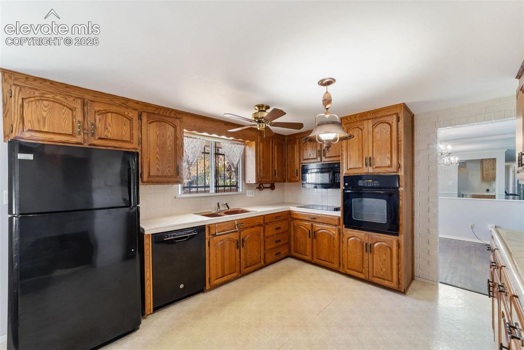 2302 Kent Lane, Colorado Springs, CO 80909 — photo 3