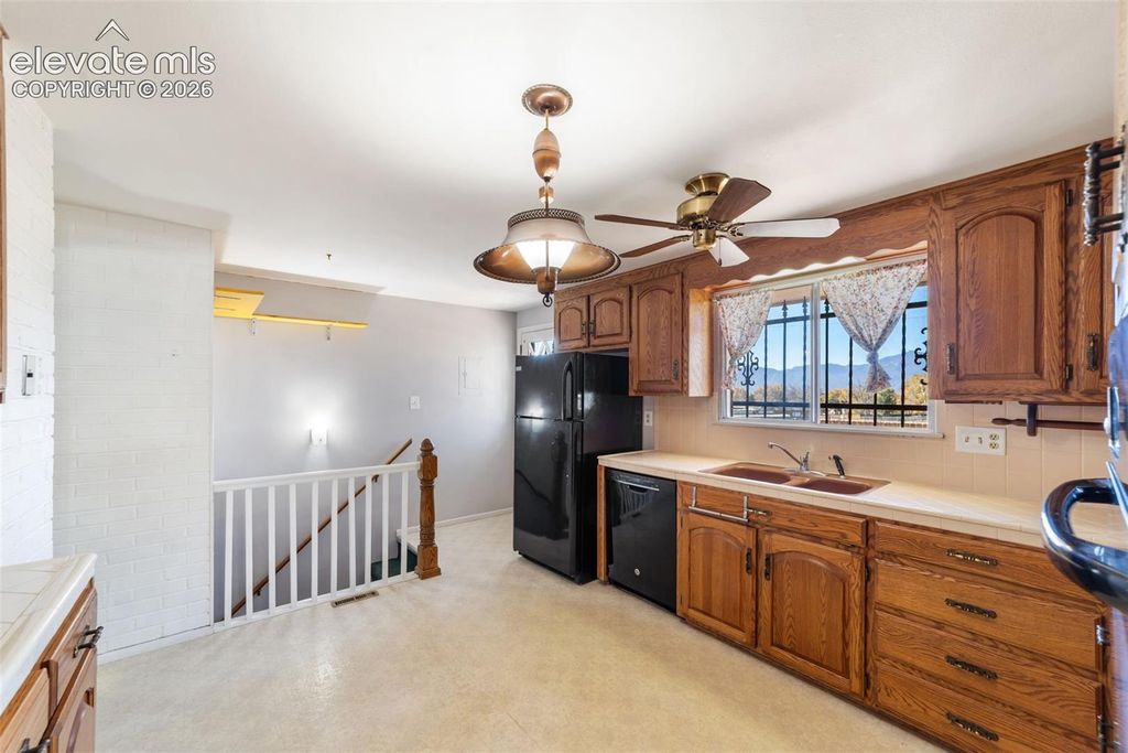 2302 Kent Lane, Colorado Springs, CO 80909 — photo 4