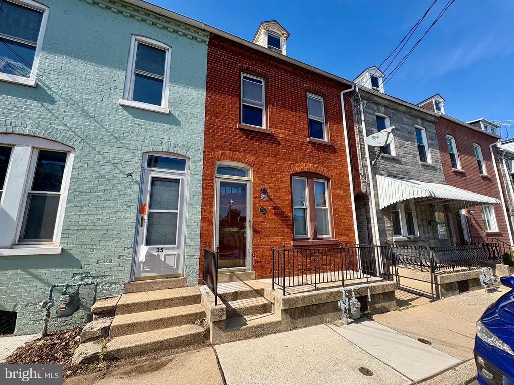 33 W FREDERICK ST, Lancaster, PA 17603