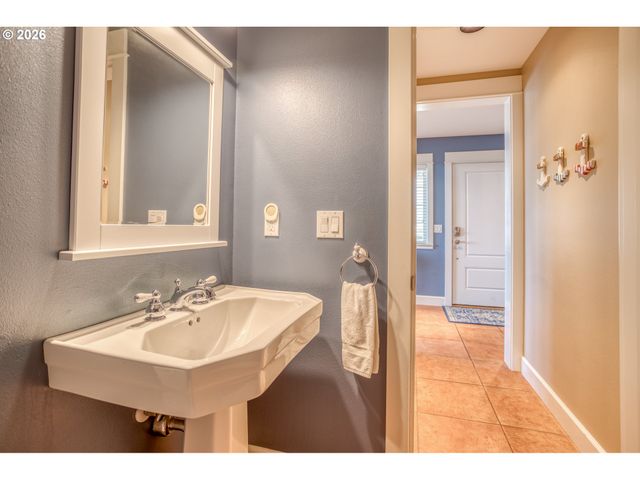 5020 Nw LEE Ave, Lincoln City, OR 97367