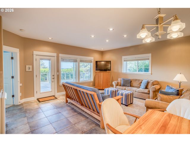 5020 Nw LEE Ave, Lincoln City, OR 97367