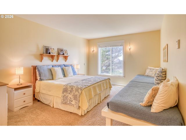 5020 Nw LEE Ave, Lincoln City, OR 97367