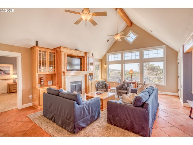 5020 Nw LEE Ave, Lincoln City, OR 97367