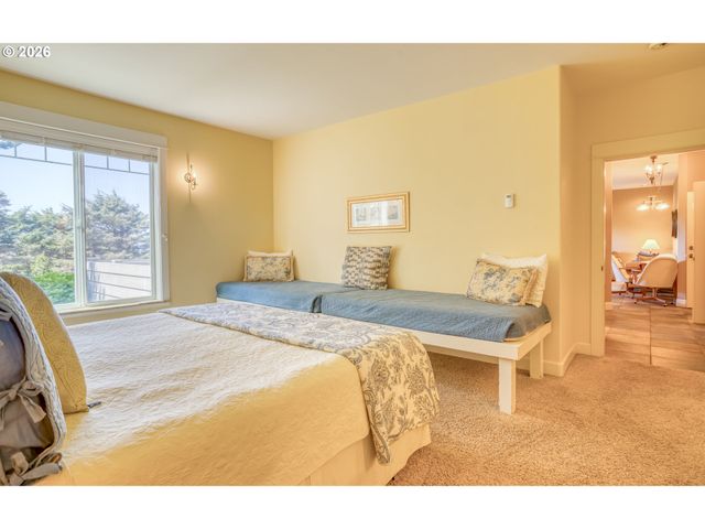 5020 Nw LEE Ave, Lincoln City, OR 97367