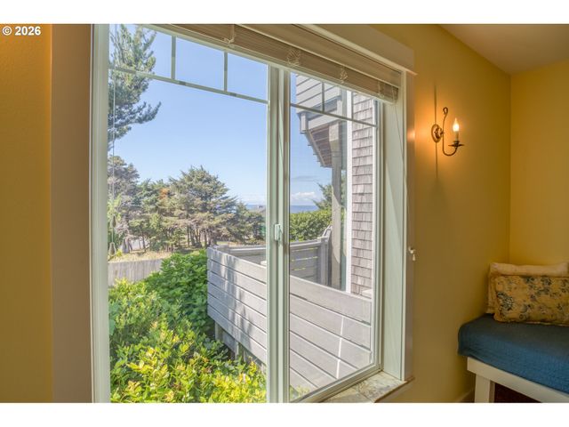 5020 Nw LEE Ave, Lincoln City, OR 97367