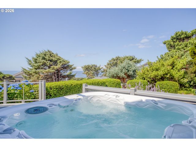 5020 Nw LEE Ave, Lincoln City, OR 97367