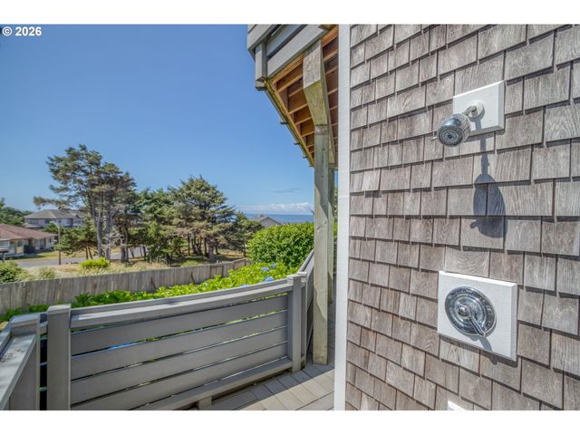 5020 Nw LEE Ave, Lincoln City, OR 97367