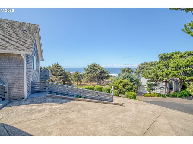 5020 Nw LEE Ave, Lincoln City, OR 97367