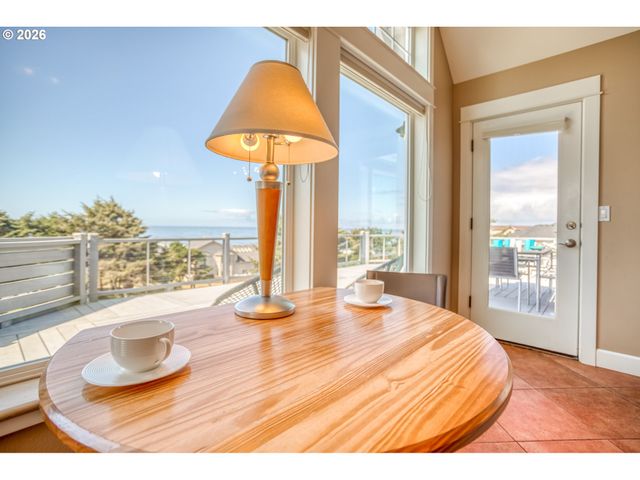 5020 Nw LEE Ave, Lincoln City, OR 97367