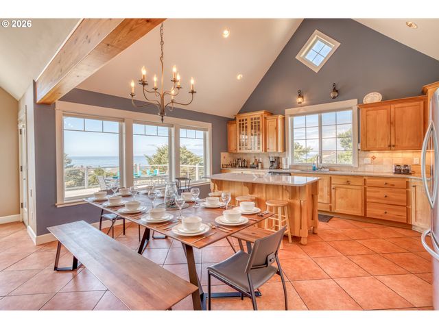 5020 Nw LEE Ave, Lincoln City, OR 97367