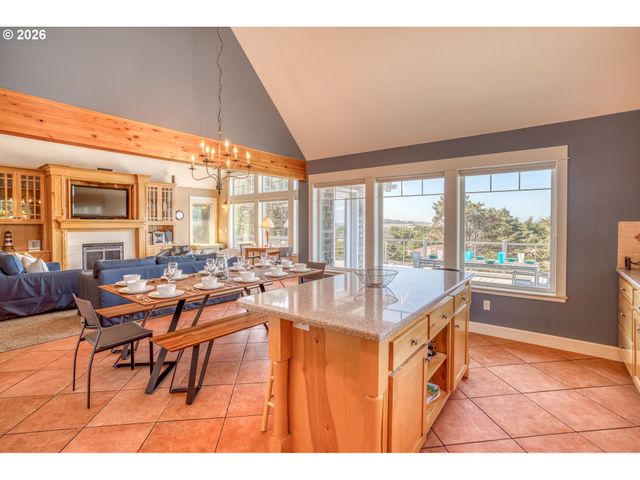 5020 Nw LEE Ave, Lincoln City, OR 97367