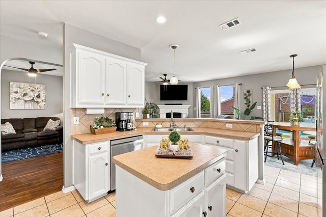 12152 Thicket Bend Drive, Fort Worth, TX 76244