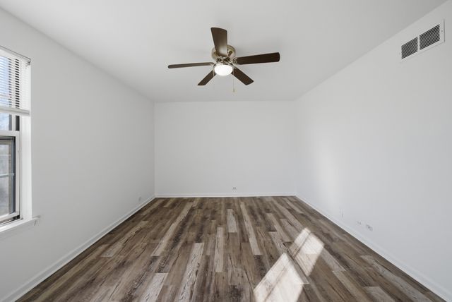 1670 College Green Drive, Elgin, IL 60123