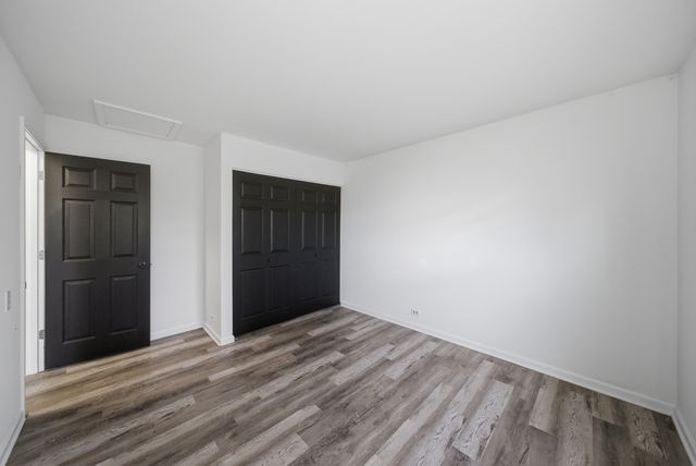 1670 College Green Drive, Elgin, IL 60123