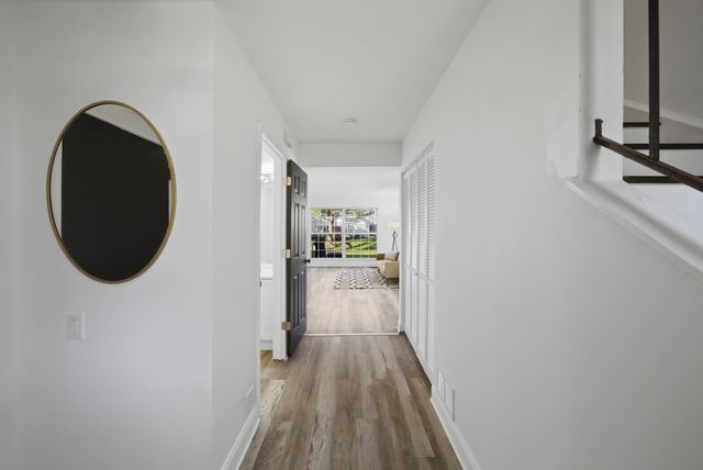 1670 College Green Drive, Elgin, IL 60123