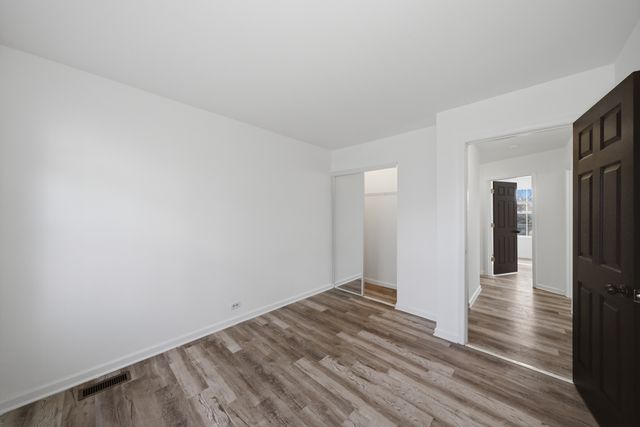 1670 College Green Drive, Elgin, IL 60123