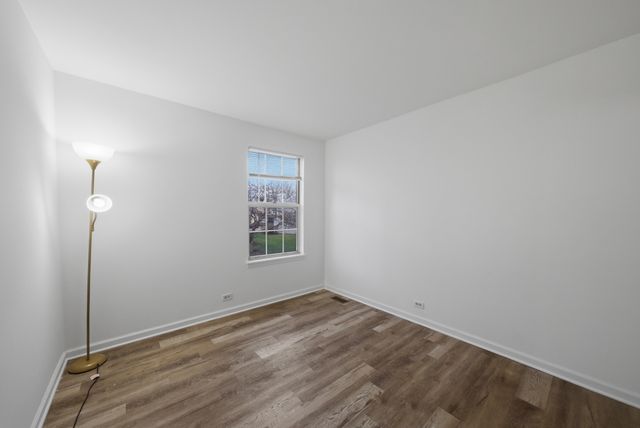 1670 College Green Drive, Elgin, IL 60123