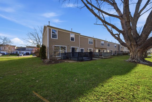 1670 College Green Drive, Elgin, IL 60123