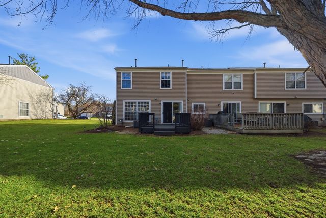 1670 College Green Drive, Elgin, IL 60123