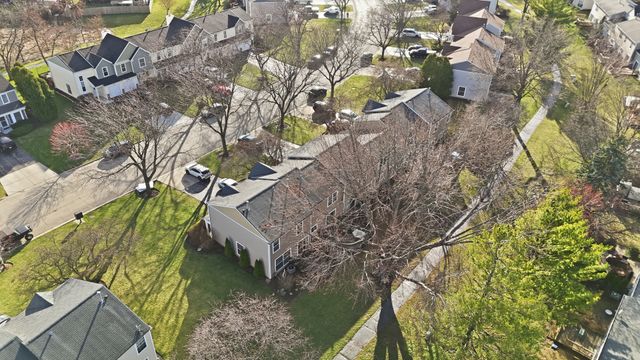 1670 College Green Drive, Elgin, IL 60123