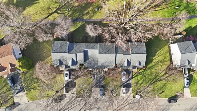 1670 College Green Drive, Elgin, IL 60123