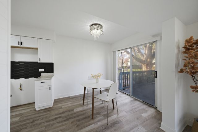 1670 College Green Drive, Elgin, IL 60123