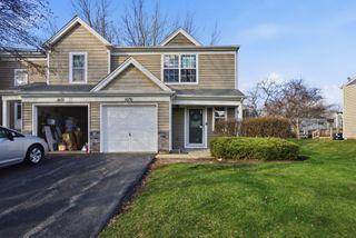 1670 College Green Drive, Elgin, IL 60123