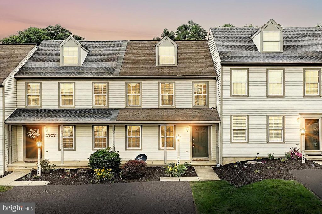 2705 WOODMONT DR, York, PA 17404