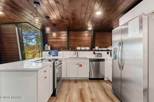 915 Stans Rd, Gatlinburg, TN 37738