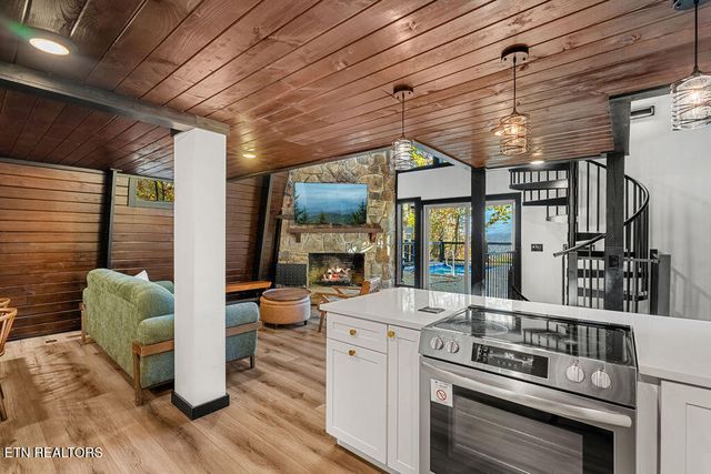 915 Stans Rd, Gatlinburg, TN 37738