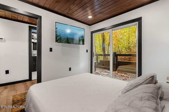 915 Stans Rd, Gatlinburg, TN 37738