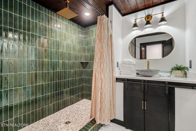 915 Stans Rd, Gatlinburg, TN 37738