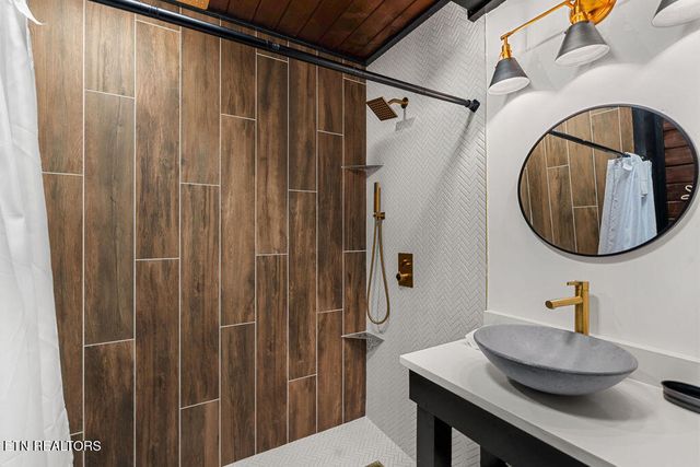 915 Stans Rd, Gatlinburg, TN 37738