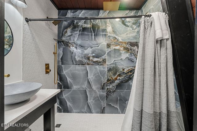 915 Stans Rd, Gatlinburg, TN 37738