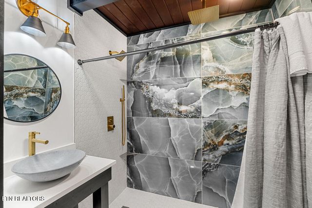 915 Stans Rd, Gatlinburg, TN 37738