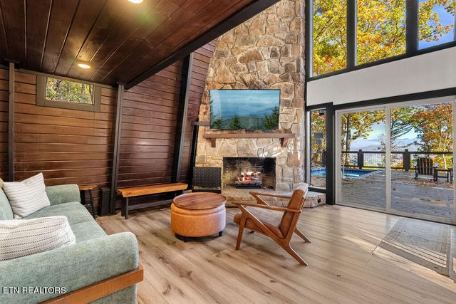 915 Stans Rd, Gatlinburg, TN 37738