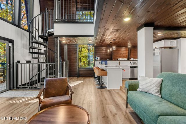 915 Stans Rd, Gatlinburg, TN 37738