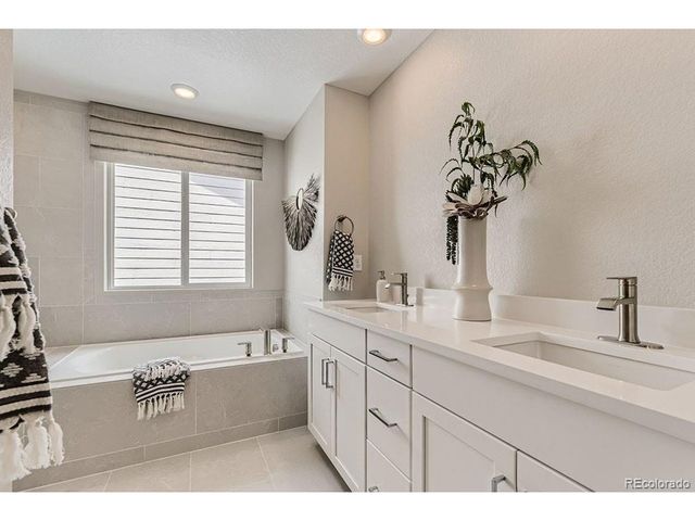 3231 N Elk Way, Aurora, CO 80019