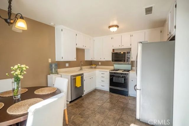 7386 Calle Real 17, Goleta, CA 93117