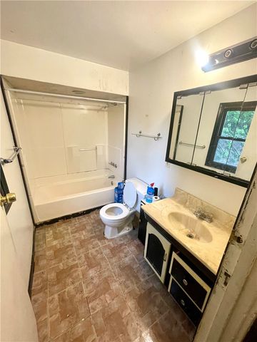 14 Sprain St, Fineview, PA 15212