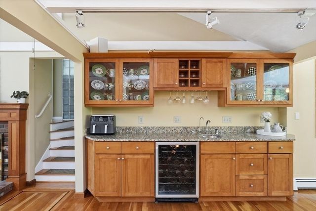 27 Tilden Cr, Weymouth, MA 02190