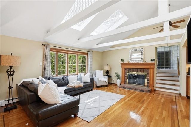 27 Tilden Cr, Weymouth, MA 02190